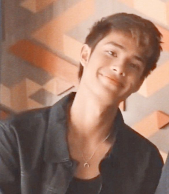 DONATORSPH's tweet photo. any angle of yours is just so perfect! i cannot. 🥺❤️ https://t.co/fIVZrBfbcr