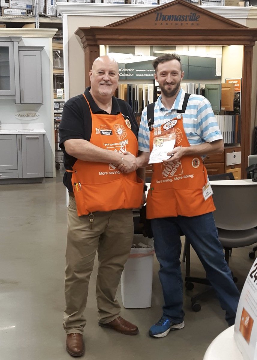 longwayfromhom's tweet photo. Shout out to Andrew today. Perfect kitchen!! Way to go Andrew. @AJoyner32 @DougBischoffDSM https://t.co/9yfVTOSxYA
