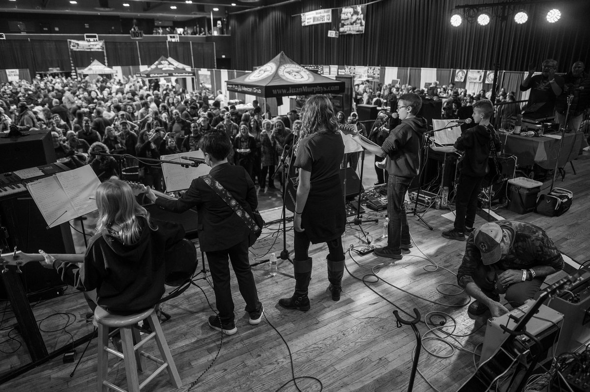 VFESchoolofRock's tweet photo. TBT: VFES School of Rock Falcons performing at Hudson Valley Wingfest on January 25, 2020 at Mid Hudson Civic Center. #VFESOR2020 https://t.co/cCH6fjCwwZ