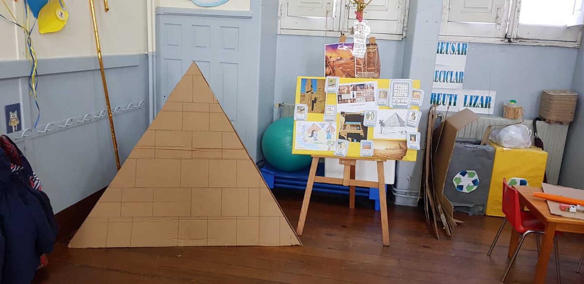 LaSalleInma's tweet image. Os exploradores viaxeiros de 3anos #Infantil chegan ata #Exipto e topáronse cunha gran pirámide #Inmaxina #SomosLaSalle