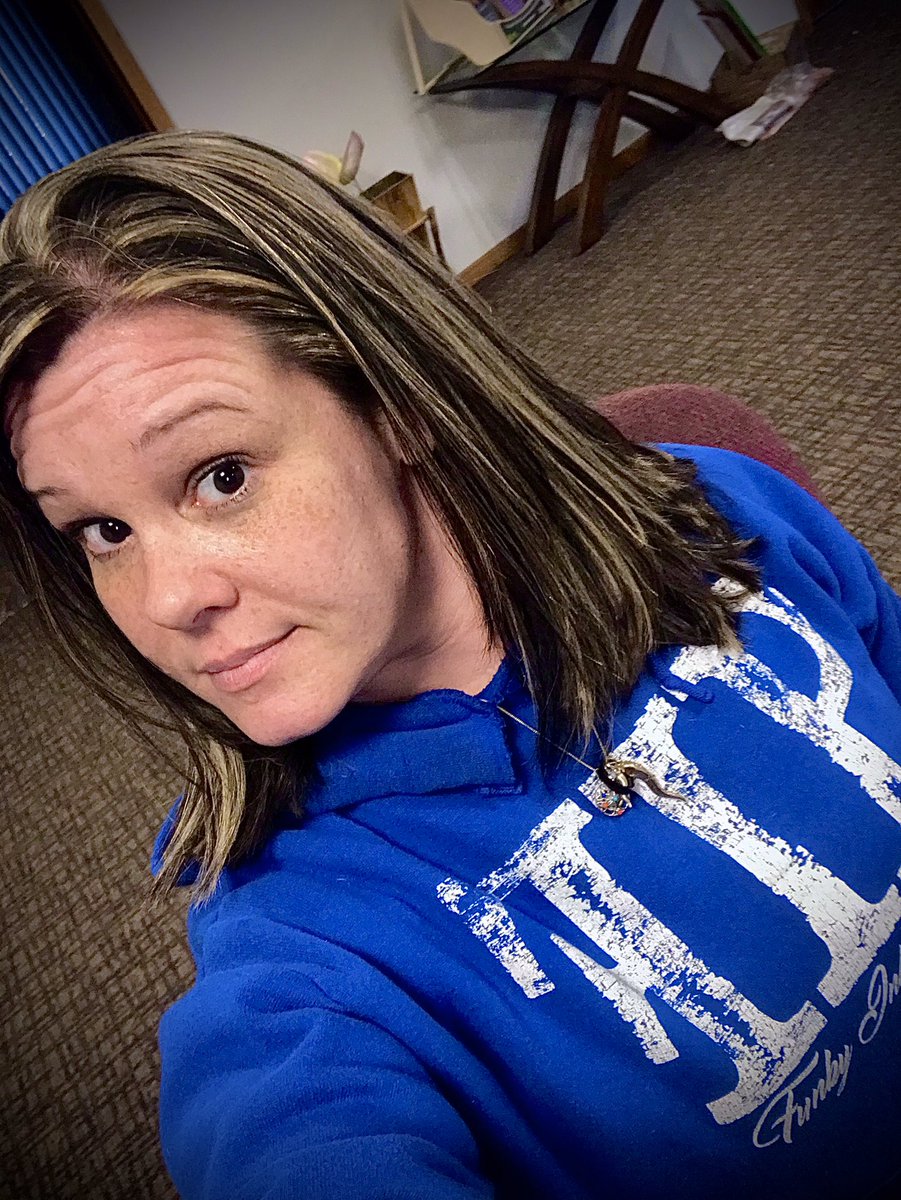 LeahWalsh1984's tweet photo. Thanks @funkyinkprints  for the dope hoodie! #GetYourMonkeyOn
#FunkyMonkey
#MonkeyMerch
@RoverRadio @uurbanjayy @DannyYurick @tracyfoster_2 @Browns
 @sethcostner  Hey Seth, sweatshirt girl ready to make your #merch now!! https://t.co/nRR1xE1pkI