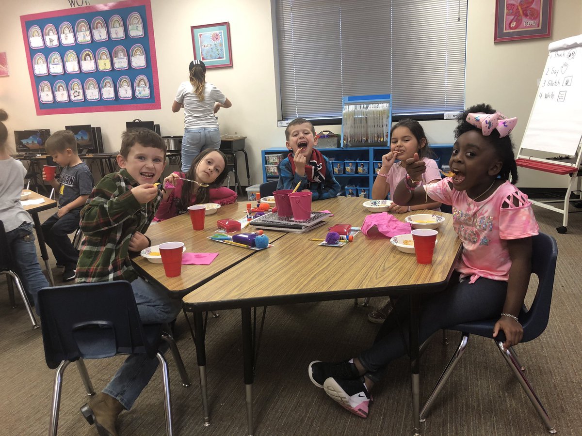 kinderatthehelm's tweet photo. Enjoying some Texas treats! Chili, nachos and Dr.Pepper😊 Yummy!!@kinderatthehelm #Trailblazers https://t.co/K9X0wDhflP