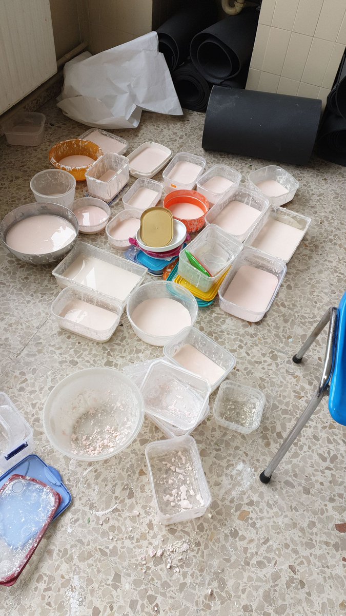 LaSalleInma's tweet image. Pois xa remataron todos de amasar estes pos de cores... O luns, descubrirán que faremos con todo isto #Arts #Inmaxina #SomosLaSalle