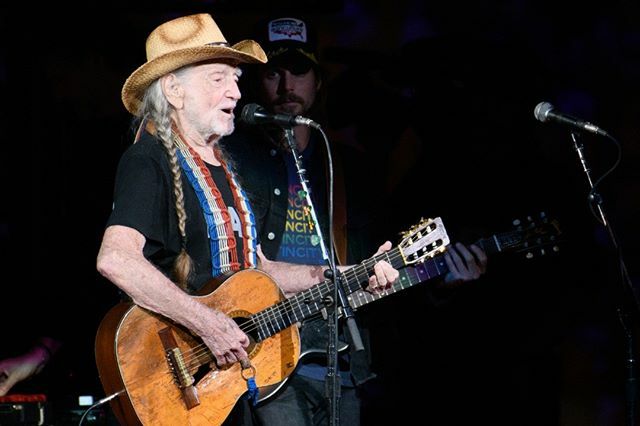 1stthreesongs's tweet photo. @willienelsonofficial performs at Rodeo Houston on Wednesday, March 4, 2020

Shot by @jvincephoto with the @NikonUSA #D850 
#RodeoHouston #WillieNelson  #Livemusicrocks #firstthreesongs #firstthreenoflash #1stthreesongs #concert #concertphotos #concertph… https://t.co/O6anv88hMZ https://t.co/gHF1KlerVi