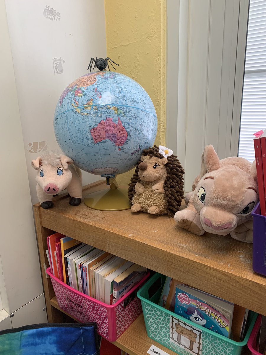 FJvoorhees's tweet photo. Look who stopped by to visit! It’s Charlotte and Wilbur and we were so excited to see them!! @ReadWithRosey #RoeblingReads https://t.co/vL4RUsOV7i