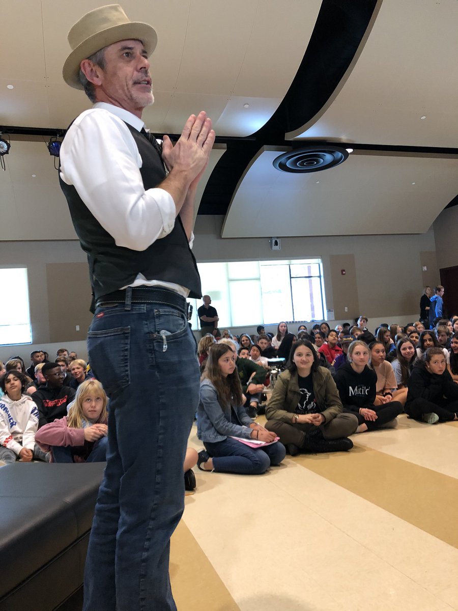 savewater_LL's tweet photo. @se4realhinton Thank you for the personal connection as #ponyboy agreed with your assessment of him. Over 300 @LinderoCanyonMS @lvusd Ss listened in awe, peppered him with questions, AND waited around after for photos &amp; autographs. https://t.co/AuNk4bi4MS