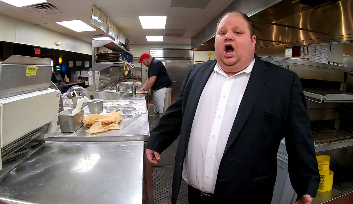 HankFox29's tweet photo. Viral video has pulled Wilmington opera singer Jason Berger out of his coffee and pizza shop jobs and put him on a straight path to his wildest dreams... #HanksTake Sunday @FOX29philly #awesome https://t.co/Mw9aZlWrh2