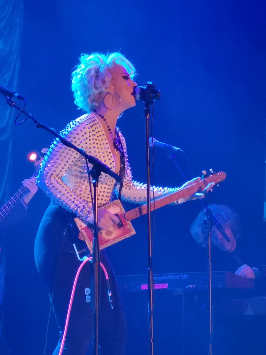 TonyHom33's tweet photo. Great set tonight by @Samantha_Fish at the #IslingtonAssembleyHall #cigarboxguitar #KillOrBeKind #BelleOfTheWest #GotTheBlues https://t.co/z31mBk0nDN
