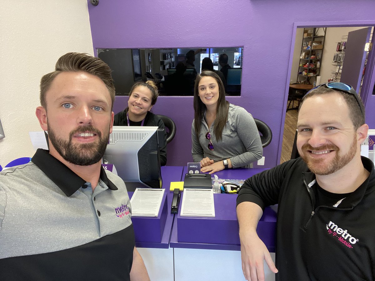 ConnickAlex's tweet photo. Thanks to Haley from NameID @FirstOrionCorp and @thedarkwngduck for some great visits today driving NameID attach and registration rates to generate even more customer loyalty! #BridgeTheBrands @wireless0108 @BenCBock https://t.co/NJAoaA187s