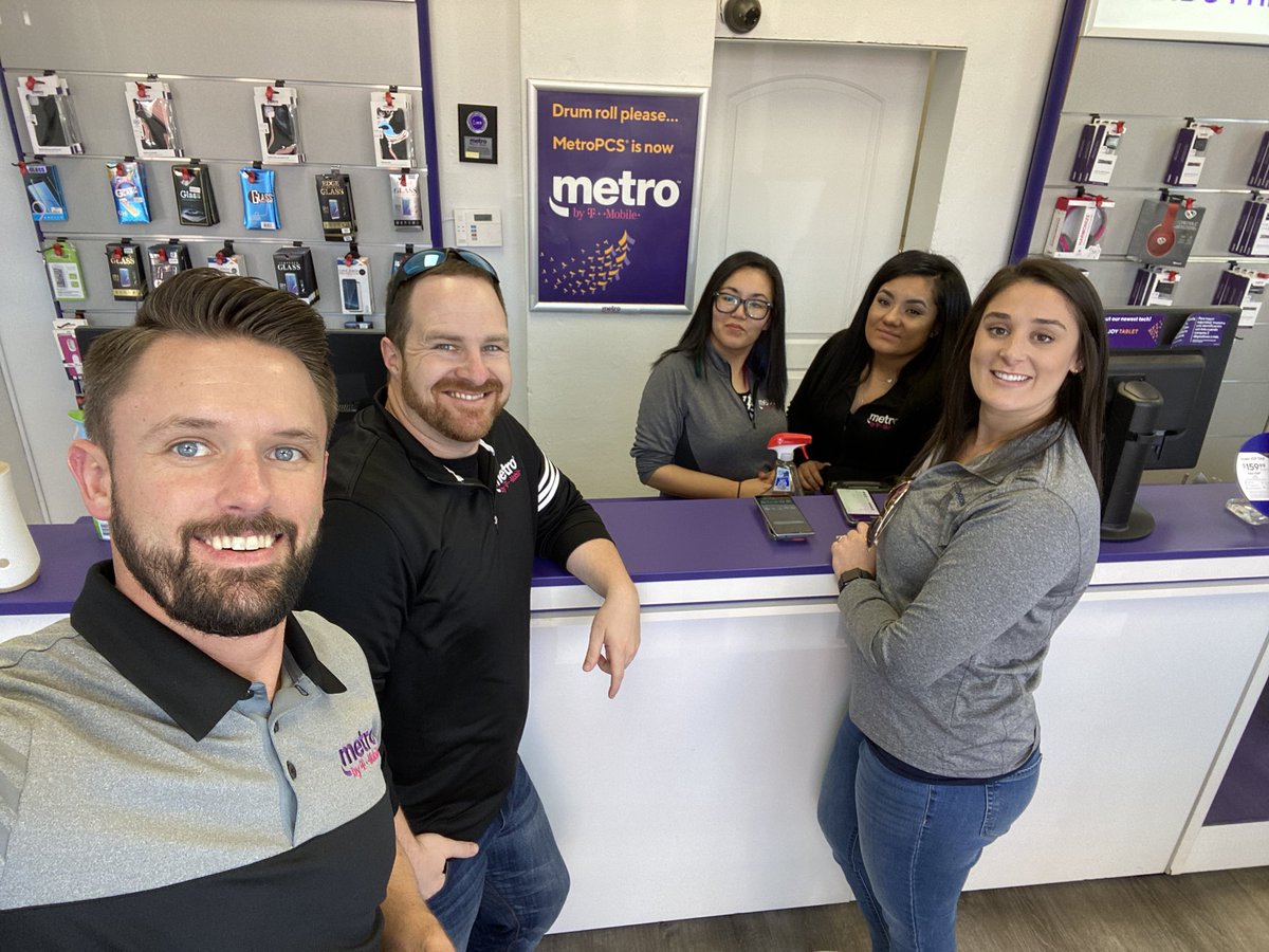 ConnickAlex's tweet photo. Thanks to Haley from NameID @FirstOrionCorp and @thedarkwngduck for some great visits today driving NameID attach and registration rates to generate even more customer loyalty! #BridgeTheBrands @wireless0108 @BenCBock https://t.co/NJAoaA187s