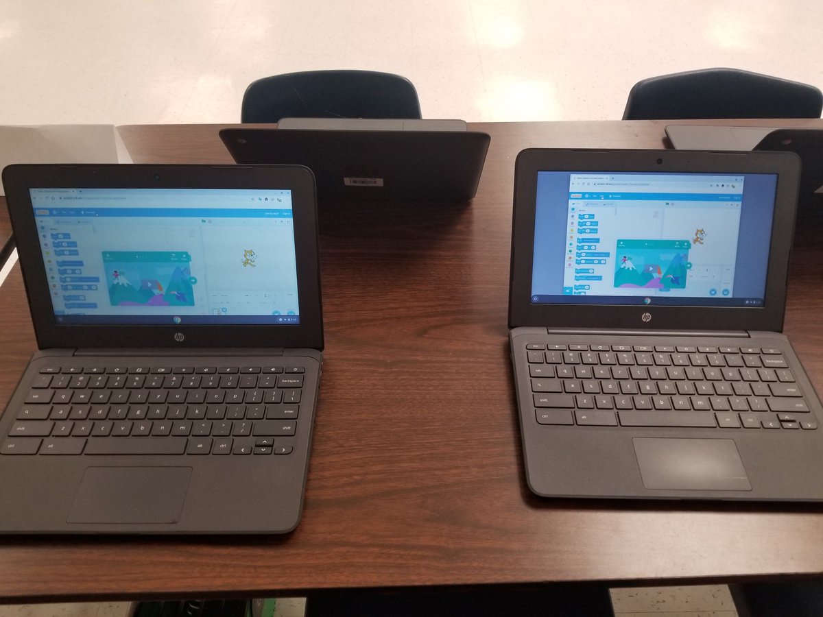 Sra_GCardenas's tweet image. Coding Club kids were explaining how to code  Ozobots and Scratch at STEM Night! @MrsTamiNeal
#JordanMSLegends 
#flyingvees