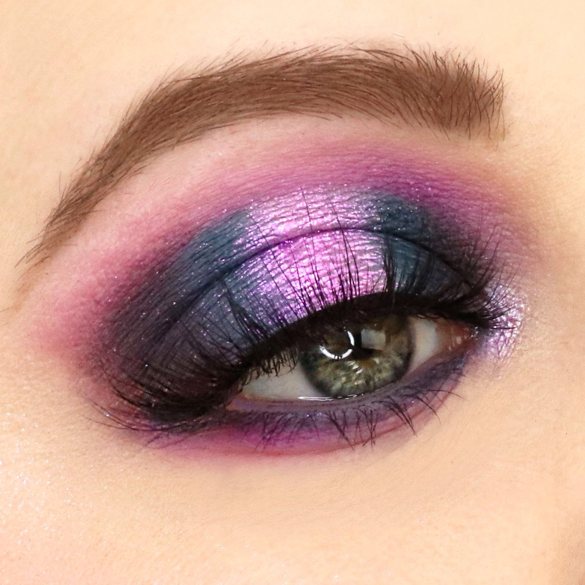 cassie_s83's tweet photo. 💜💜Halo Love💜💜
Products Used:
@JeffreeStar Blood Lust Palette
@velour_beauty fluff yeah lashes
@TooFaced bts mascara
@ABHcosmetics dip brow gel
@fentybeauty concealer
#BLOODLUST #bloodlustpalette #JeffreeStarCosmetics #jeffreestar #velourlashes #liveinlashes https://t.co/Dvp7hM8VEe