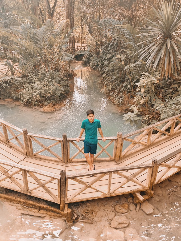 dijeyjaro's tweet photo. Life is like a walking through a curved bridge in a jungle, there are twists and turns, and the odds you’d get lost. Nevertheless you will cross it, reach the end, and look back at it as one big crazy journey. 🌳 #laos #luangprabang #nature #falls #onewithnature #deepinthejungle https://t.co/CwhSkXQ8oI