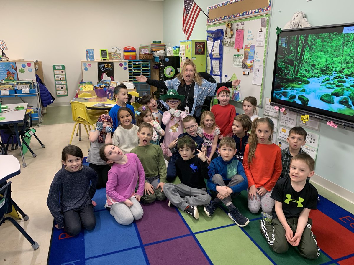 DebiMarinelli's tweet photo. Wacky Wednesday! @GBSGr1 @GoldenBrookWSD #firstgradefamily https://t.co/t2GiALFXBK