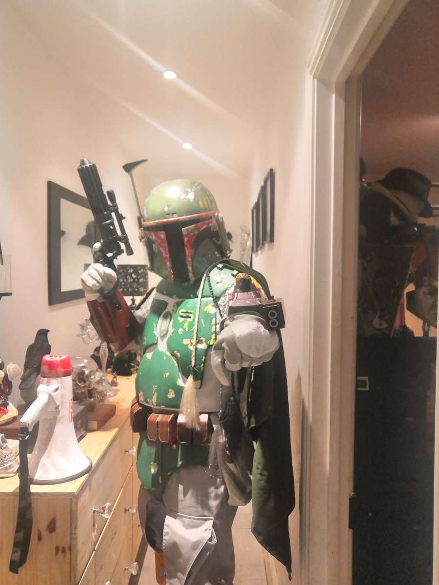 Ghostman_Mortis's tweet photo. Still a bunch of stuff left to do, but essentially done otherwise 🎉🥳🎉 #cosplaybuild #cosplaypainting #cosplay #painting #starwars #starwarscosplay #bobafett #bobafettcosplay #mandalorian #workinprogress #worcester #thisistheway #cosplayer #cosplayconstruction #construction https://t.co/nnsMFeD40Q