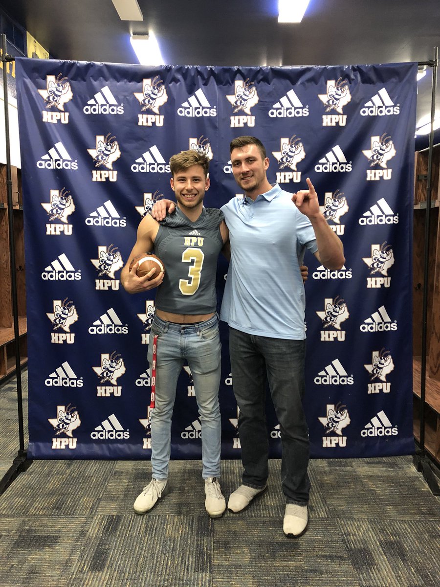 gregborgeson3's tweet photo. After visiting today with coach @CoachWagnerHPU I will be committing 100% to the university of Howard Payne! it’s a blessing and a dream finally coming true! I am looking forward to 4 great years as a yellow jacket 🐝 https://t.co/2BVxFVlMzE