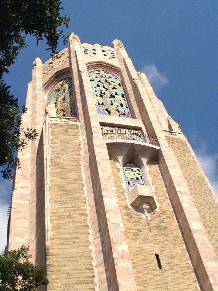 A garden and a singing tower serve as an immigrant boy's tribute to his adopted land. After making his fortune, Dutch-born Edward W. Bok followed his grandmother's words to create #boktowergardens as “A Gift to America” #pitmad #PB  #IMM #NF