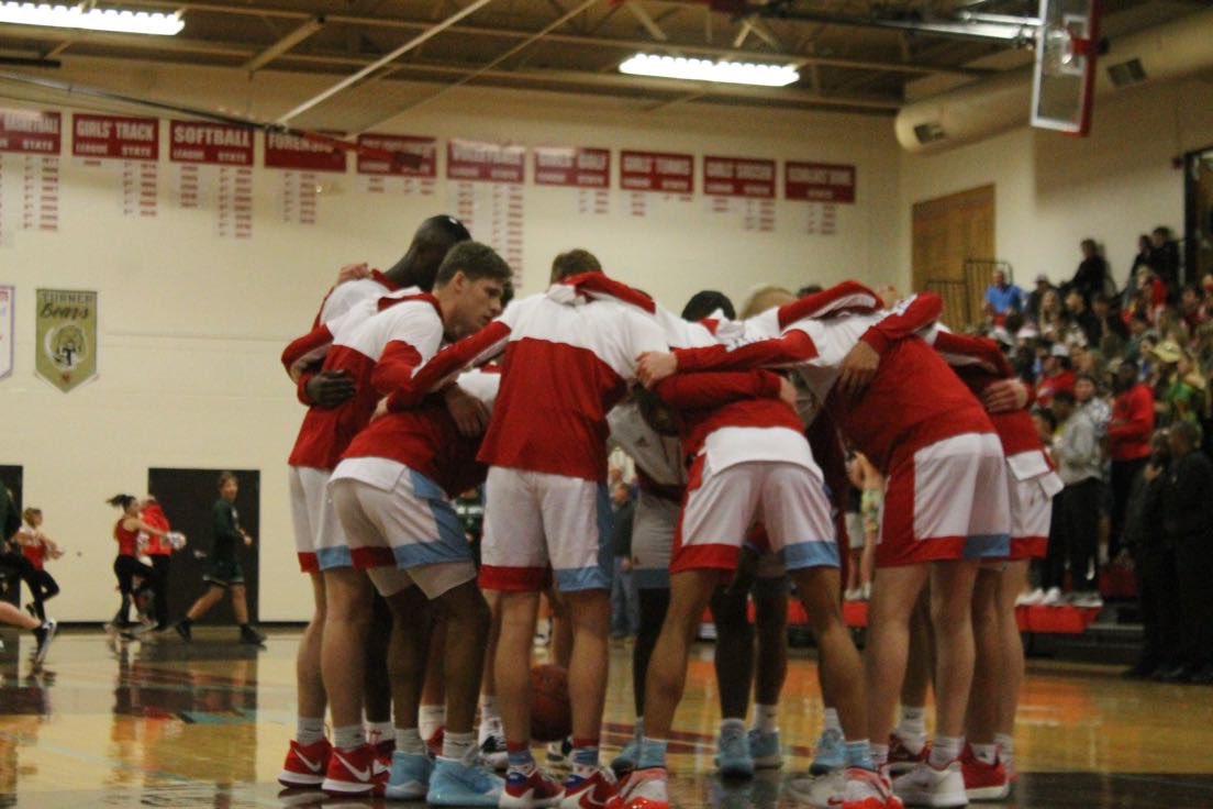 SHJournalism's tweet photo. After beating Spring Hill this past Tuesday, the boys basketball team will head to Basehor- Linwood tomorrow night for the Sub-State Championship game. Game starts at 7 @HeightsHoops https://t.co/bGUNYm8vw0