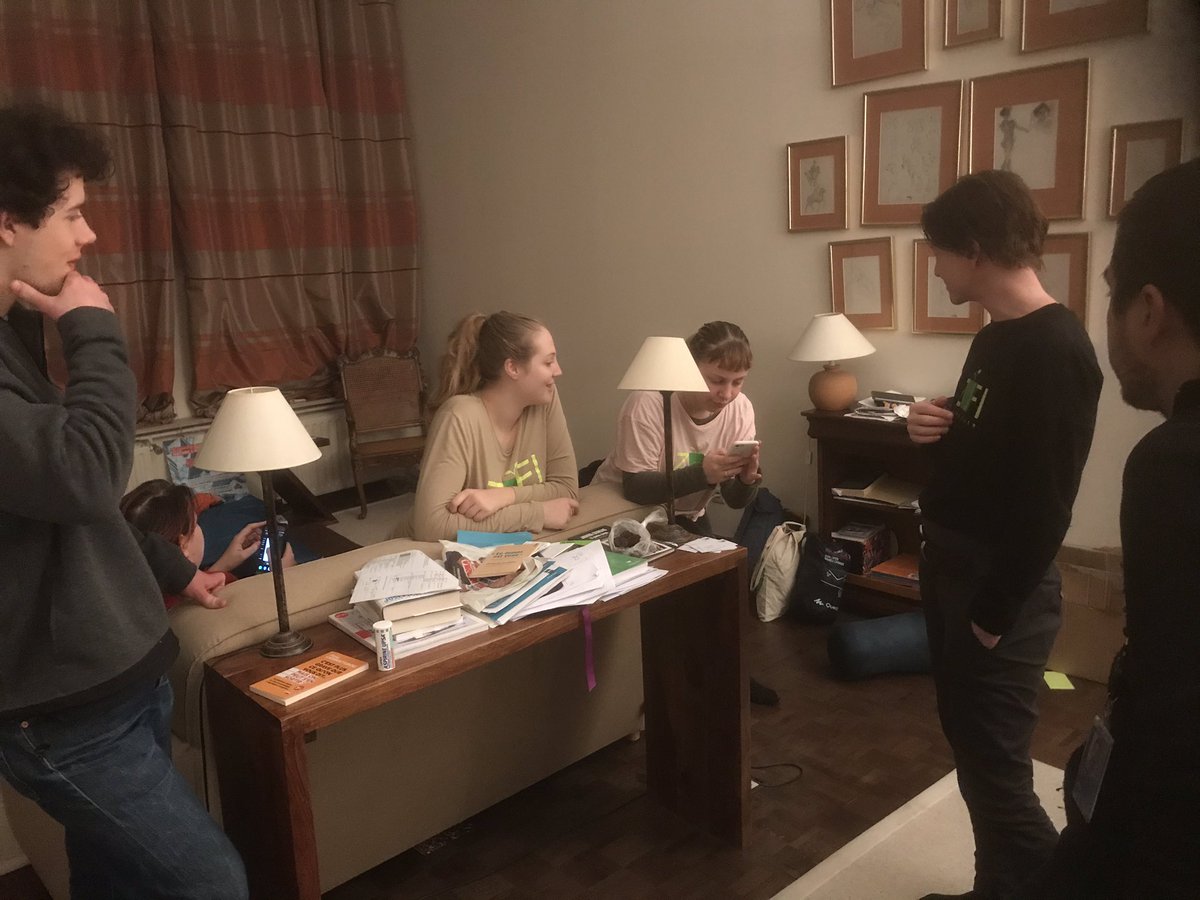 Encore une journée passionnante. Rencontre avec Greta Thunberg et Youth for Climate de 27 pays. Rencontre avec 2 ministres et ONG. Et on finit par discussion amicale avec les 5 activistes hongrois-es qui viennent dormir chez moi.  #RealGreenDeal #RealFraternity #Together4Climate