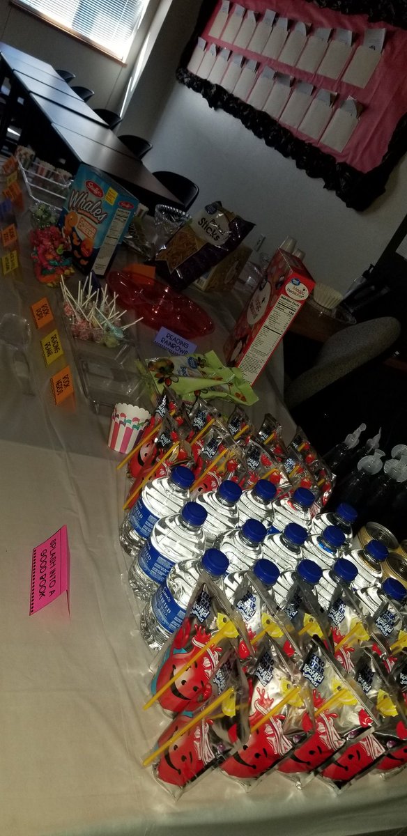 CoachEvonV's tweet photo. Getting prepared at @McCowanMSDeSoto in @desotoisdengage
for our class drop and read! Come join the fun and read with us! #orchestra #readingbuffet #readingispower #readingfun #readingmatters #orchestrakidsread #ReadAcrossAmericaWeek https://t.co/QM1WVttMGN
