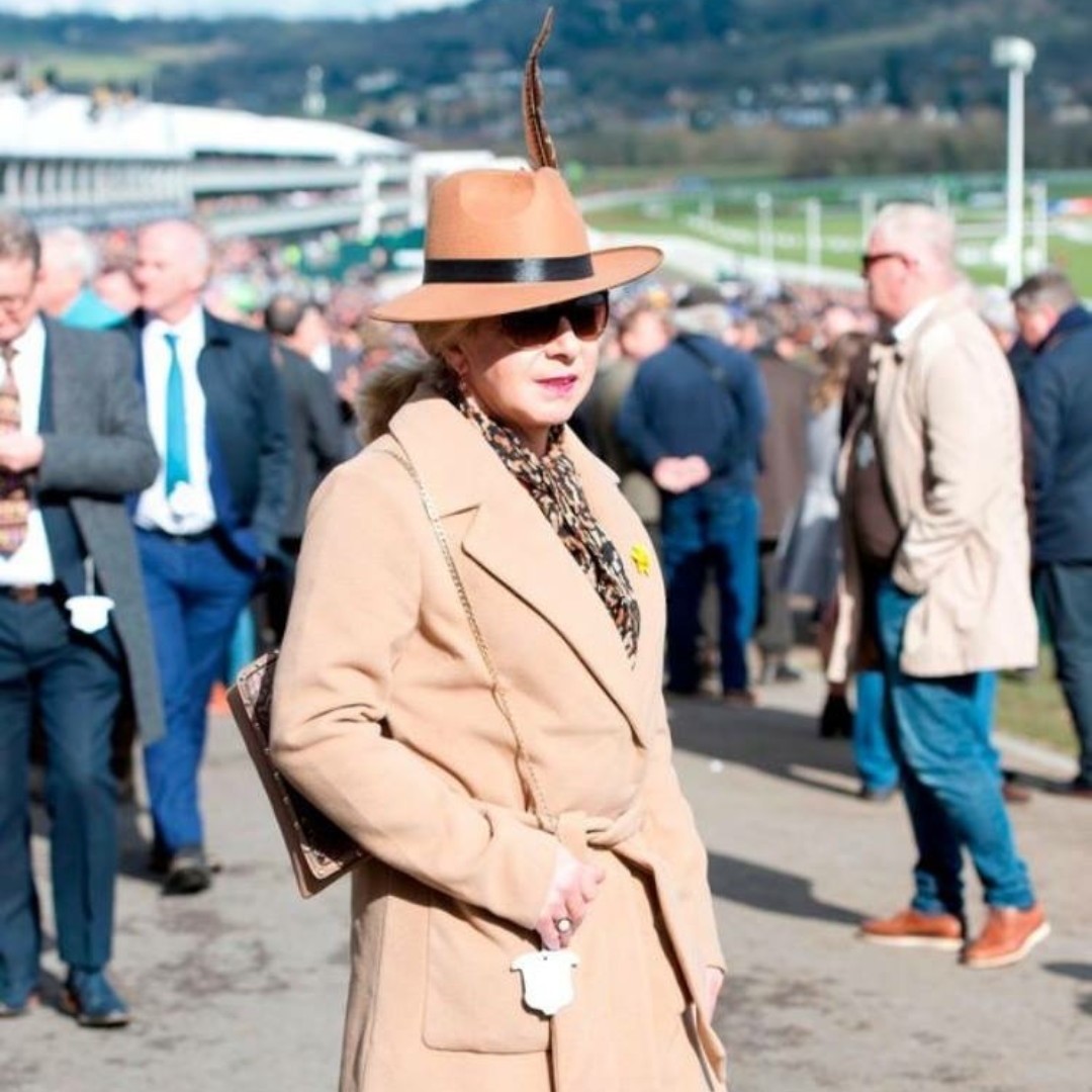 RacingHatHire's tweet photo. #TBT 👒

Each week we want to shine a light on our amazing clients. You make our job easy and our hats look amazing! ❤️

🙏 Thank you for the love and support 🙏

Racing Hat Hire 💋 

#RacingHatHire #LadiesDay #RoyalAscot #JulyFestival #Newmarket #CheltenhamFestival #HatHire https://t.co/UCyvcoDiQx