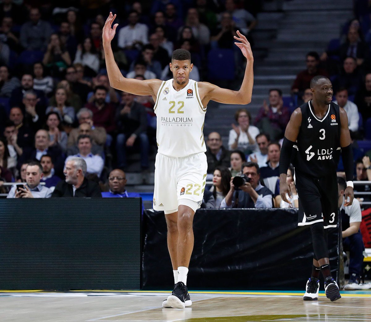 waltertavares22's tweet photo. Muchas gracias palacio por el último respiro. Y nosotros seguiremos luchando con todas nuestras armas #fromcv🇨🇻 #halamadrid https://t.co/n5hyNuvpcy