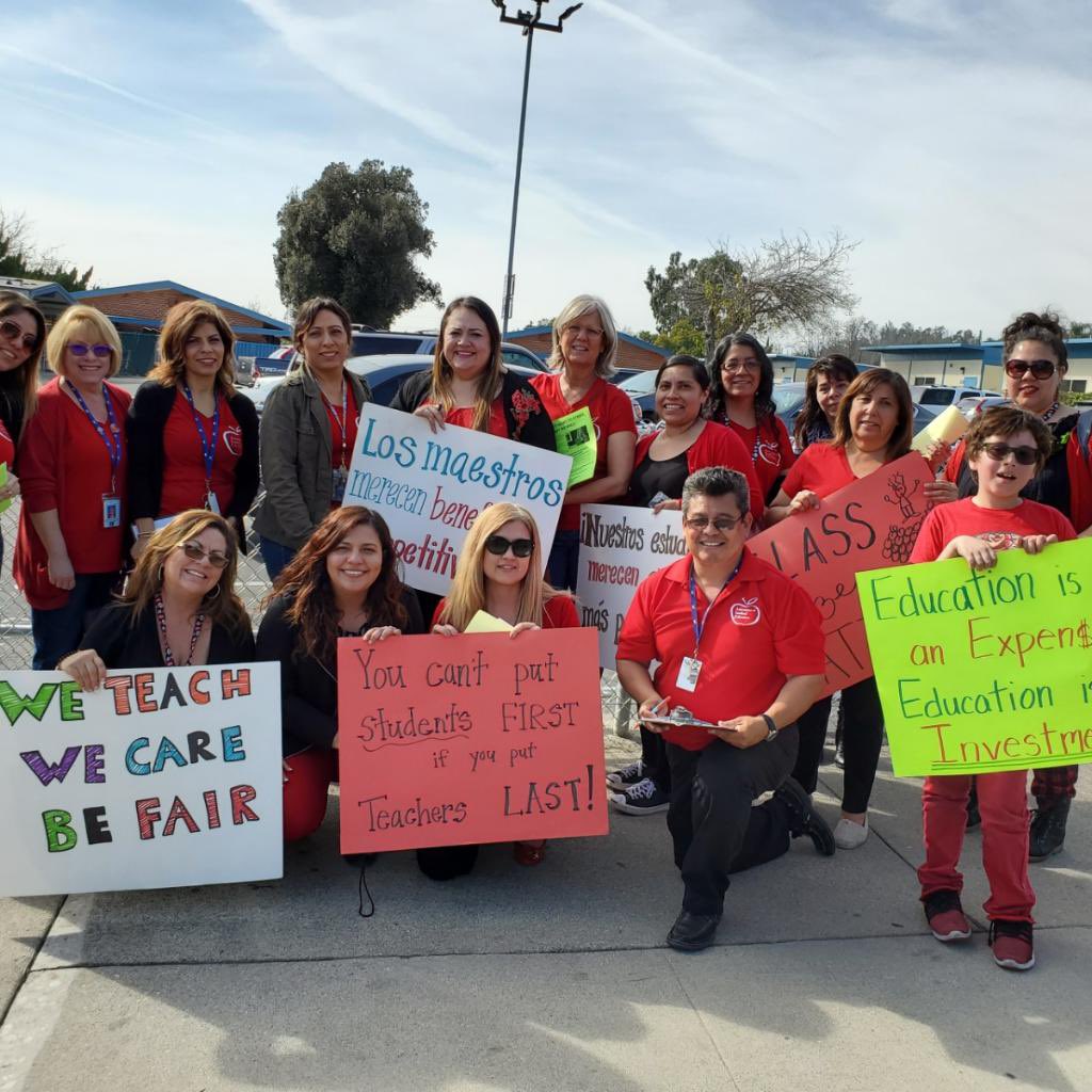 ARE_Members's tweet photo. Thank you Hurley staff for showing support and passing out flyers to our community to encourage them to contact @RowlandSchools and spend down the reserve! Again much love and appreciation to our music teachers who made all the signs you see today! #WeAreRUSD #CommunityEngagement https://t.co/UKn2kW8MYD