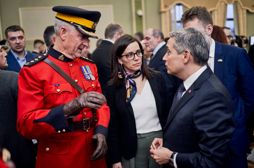 CanadaFP's tweet photo. 🇨🇦 is proud to support police reform in #Ukraine, including through deployment of 🇨🇦 police. To continue this commitment, Min. Champagne launched a Canada-funded @DCAF_Geneva project to support institutional and strategic reform within the National Police of Ukraine. #PSOPs https://t.co/E86UBXpLfe