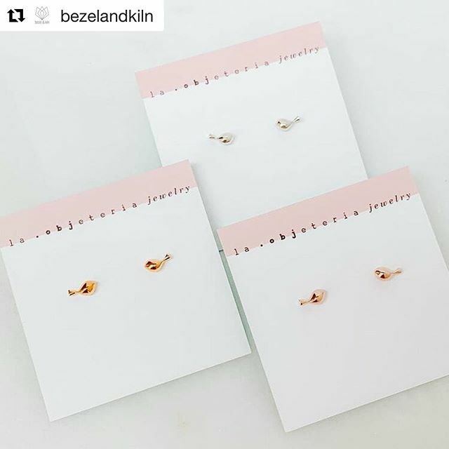 laobjeteria's tweet photo. Do you know they ship too? Just saying... 😉

#Repost @bezelandkiln
・・・
You don't have to go to the end of the rainbow to find these lovely 14k yellow and rose gold pieces! And, unlike leprechaun's gold, they're not going to disappear.🌈😉 @laobjete… https://t.co/osfQYwDxYe https://t.co/YIj3wW23t8