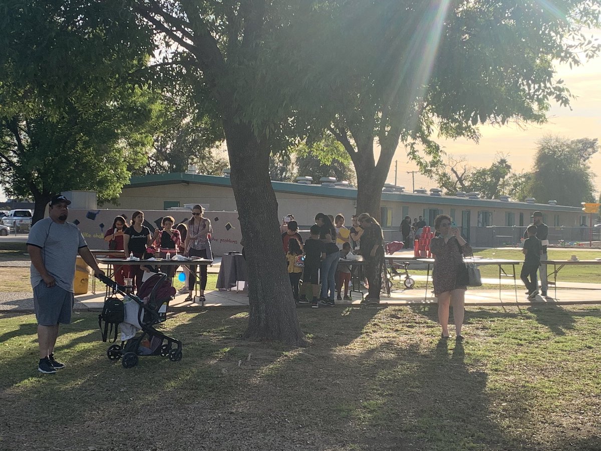 CathyGarza83's tweet photo. STEM night @JFLongSchool. Come check out the drones and hot air balloon. Students can create some cool projects and take pictures in front of a green screen! https://t.co/BvelQGzvwm