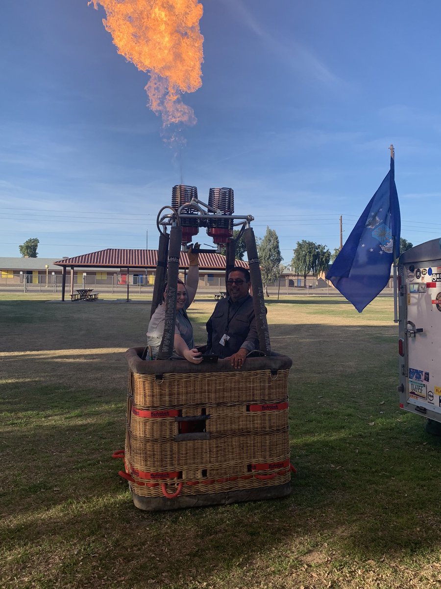 CathyGarza83's tweet photo. STEM night @JFLongSchool. Come check out the drones and hot air balloon. Students can create some cool projects and take pictures in front of a green screen! https://t.co/BvelQGzvwm