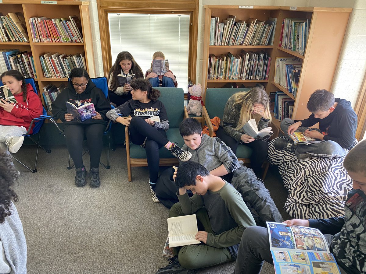 FTSD_Gallo's tweet photo. What a great turnout for the Read-a-thon! Thank you Student Council for organizing!  #raaw #riverfrontrocks @FTSD_Riverfront https://t.co/FEndKXefQi