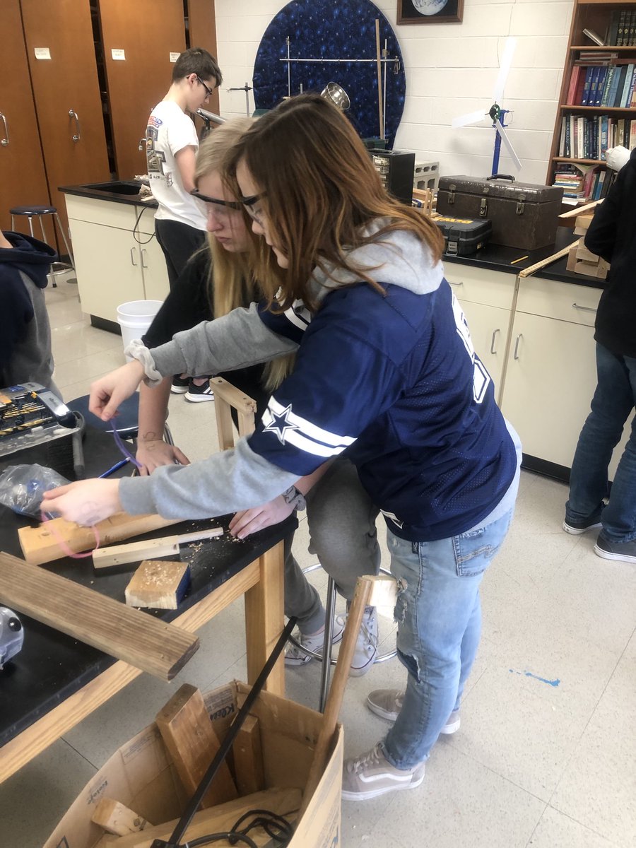 SyensP's tweet photo. Project based learning in 8th grade science! Students working on catapults.
⁦@ETCSD⁩ ⁦@etmstrojans⁩ #ETlearningignitED https://t.co/sG8NlCdKb8