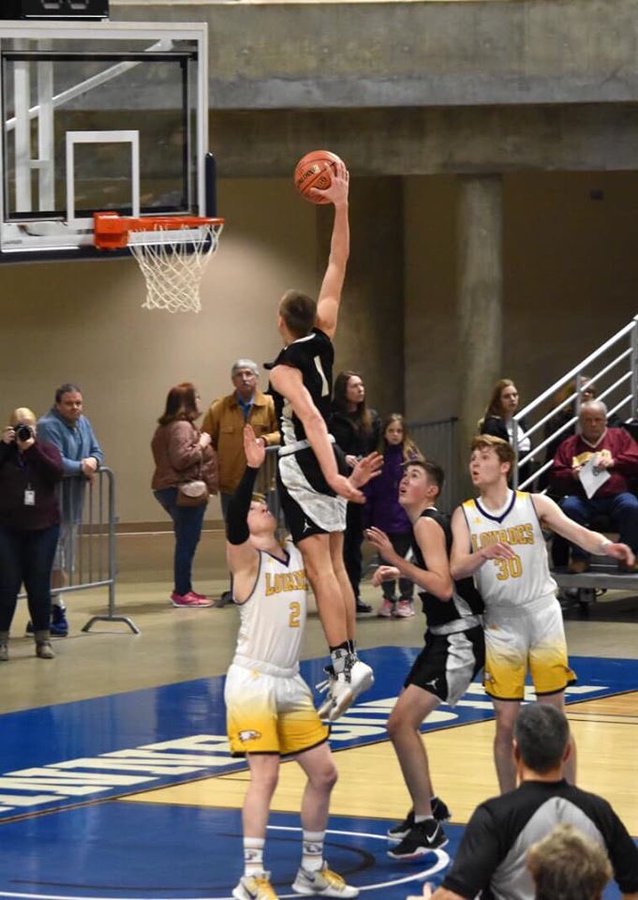 Iowa was in Caledonia today to watch 2022 standout guard Eli King practice