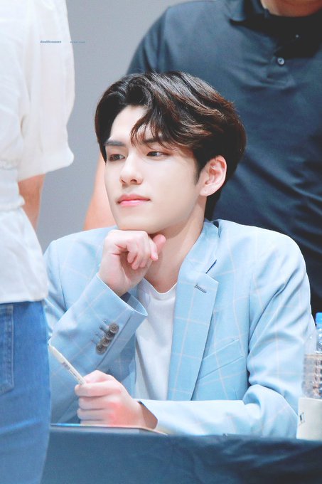 16.Tuan muda Kim WonpilSuka banyak nih yang nanya, kenapa sih Wonpil suka dipanggil tuan muda?Soalnya vibes/aura, garis wajah, tatapan dia tuh kaya pangeran/bangsawan gitu nder, especially kalo rambutnya lagi gondrong hehe kalo liat bawaanya pengen gelarin karpet merah