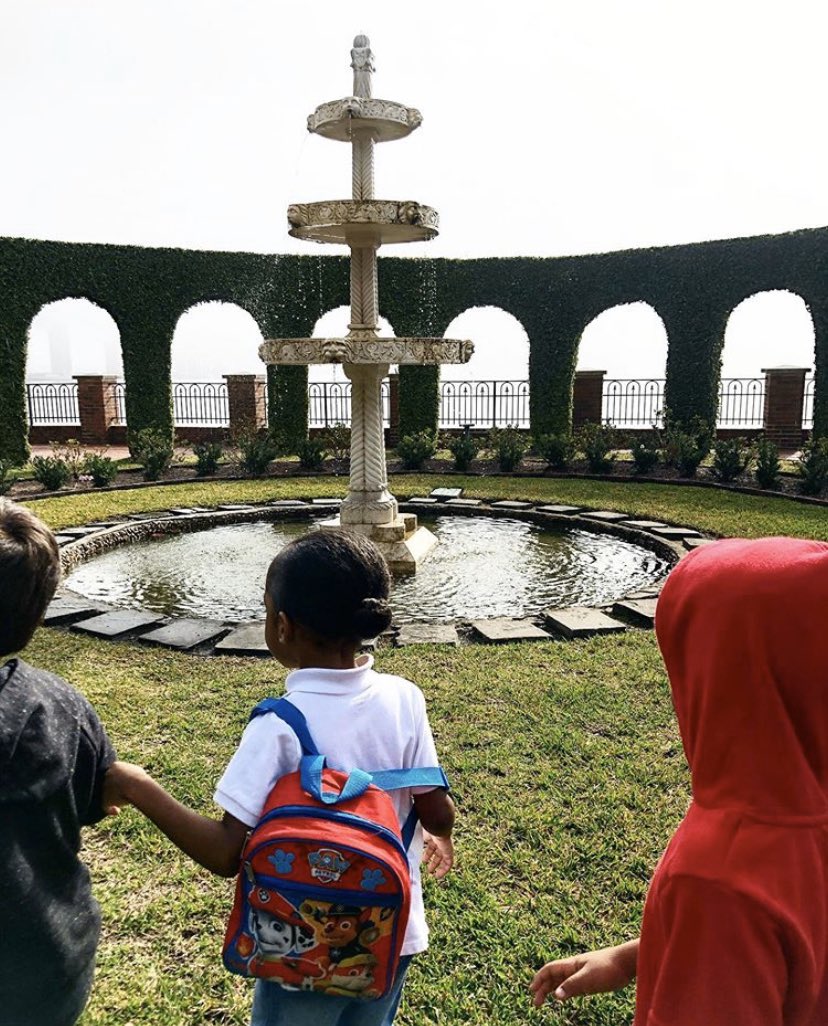 CummerMuseum's tweet photo. Thanks to @CommFirstCU 450 students from @DuvalSchools have visited the Museum on field trips. We’ve also been able to provide more than 1,250 free passes so students can return with their families to spark imagination, creativity, and lifelong connections. https://t.co/7XX3NXD0Cn