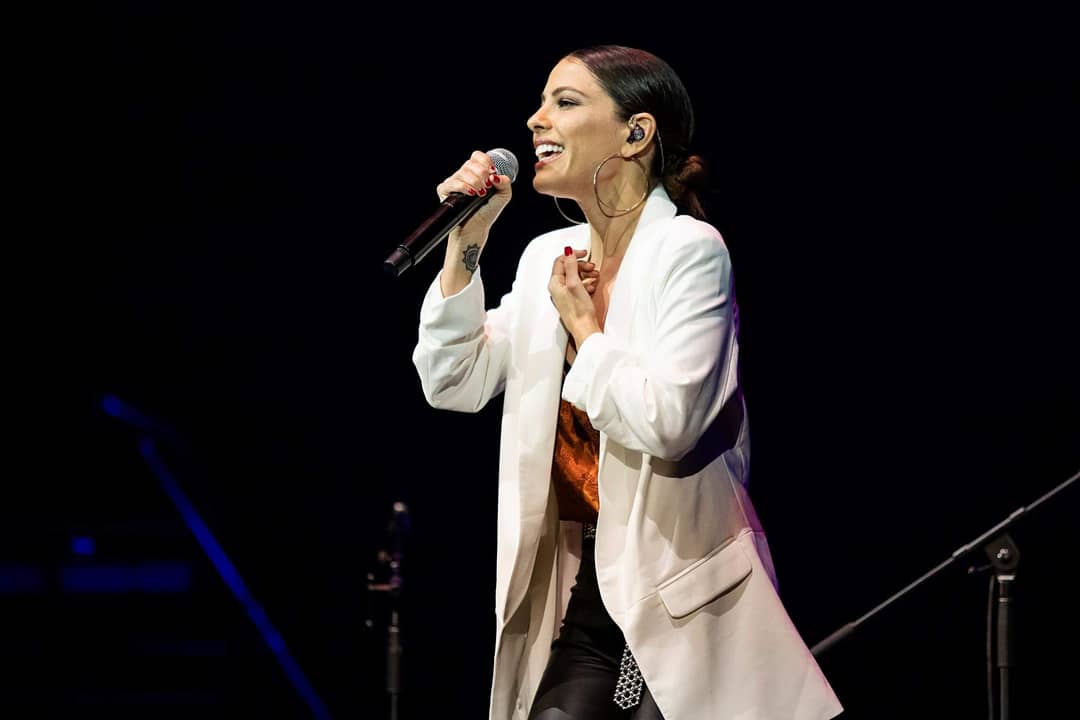 DeRevenMexico's tweet photo. .@debinova .@kanygarcia en @AuditorioPM #contraelvientotour @sonymusicmexico #deminova #KanyGarcia https://t.co/6LpDxCD2Jz