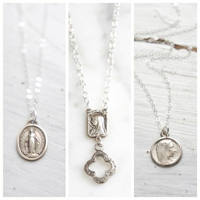 FrenchFeaDesign's tweet photo. New designs in sterling silver coming soon.  Vintage French pieces.  Loving! ♥️. #newdesigns #necklaces #frenchvintage #frenchfeatherdesigns https://t.co/mfkgnhH7Az https://t.co/uJXvWV4Mu5