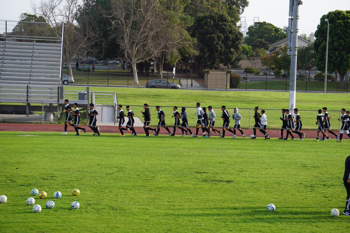 Fleur_mirandaa's tweet photo. @CIBoysSoccer prepping for what will be an epic game!! #ciraiders #5 #joseluissantiago #miranda #vcpreps #FORJUAREZ https://t.co/jVVSHxSCEQ
