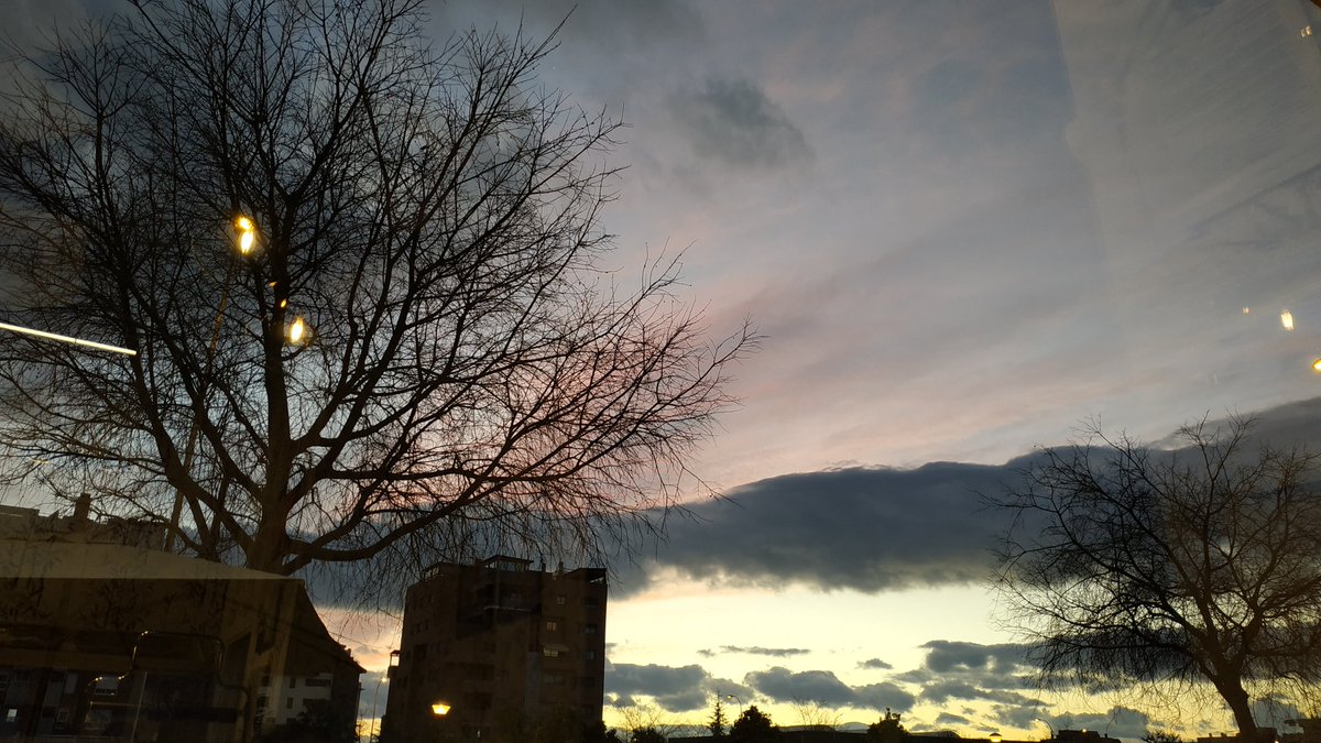 martagaarc_'s tweet photo. Atardeceres en @PlanesGranada 
#CerrilloDeMaracena https://t.co/MhfAMgG0RN
