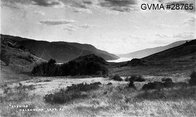 Vernon_Museum's tweet photo. We are opened late tonight (until 8:30 pm) so it seemed appropriate to share this beautiful "evening" shot of Kalamalka Lake circa 1915.
#gvma #vernonmuseum #vintagevernon #blackandwhite #blackandwhitephotography #kalamalkalake #throwbackthursday #exore… https://t.co/UXvQnlksgi https://t.co/Y5r3jJd77c