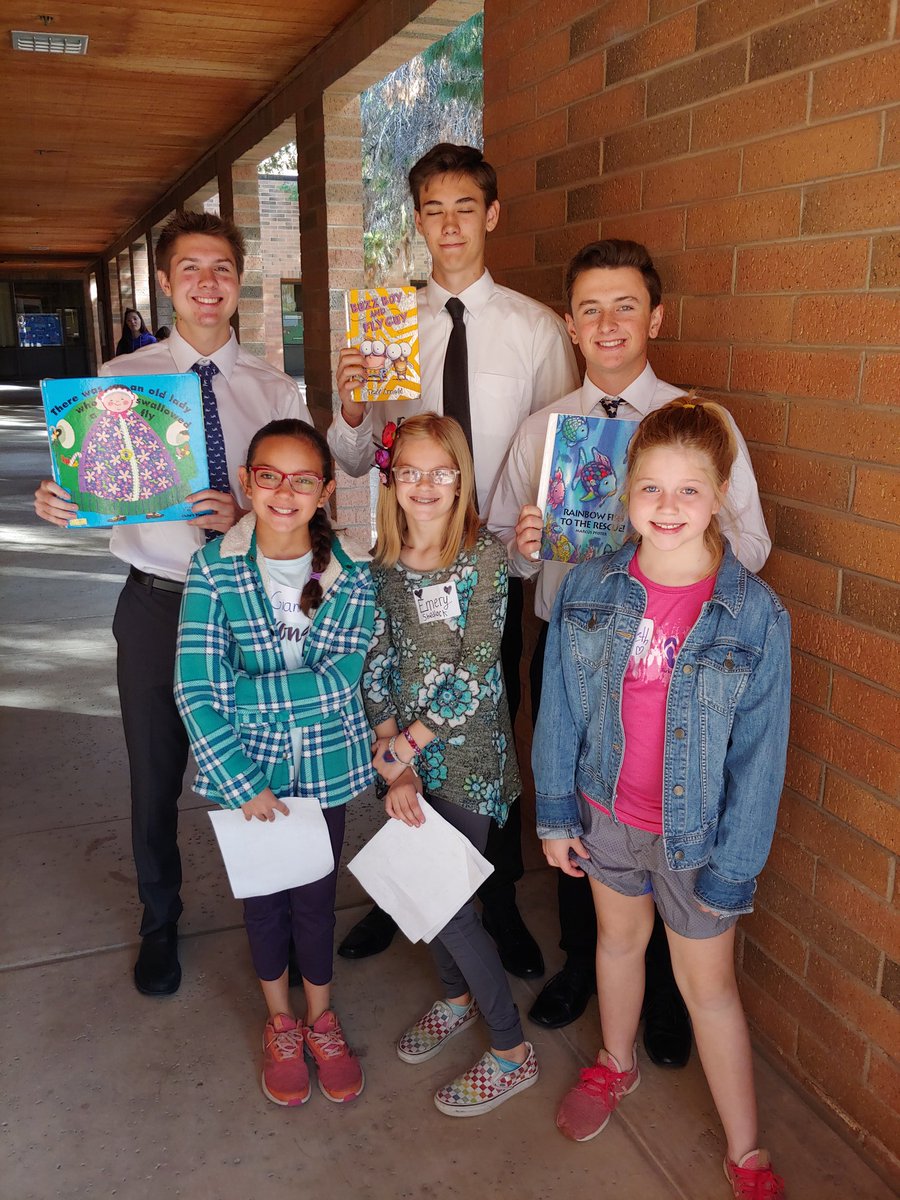 #ReadAcrossAmericaWeek ACP athletes #represent a life-long 💜 for reading & learning to @AndersenElemen1 students. Thank you to all athletes across 5 sports who read today 💦 #readingispower @ACPAthletics @ACPVolleyball @ACPCoachHuffman @ACPKnightsHoops @AcpWrestling @AcpSwim