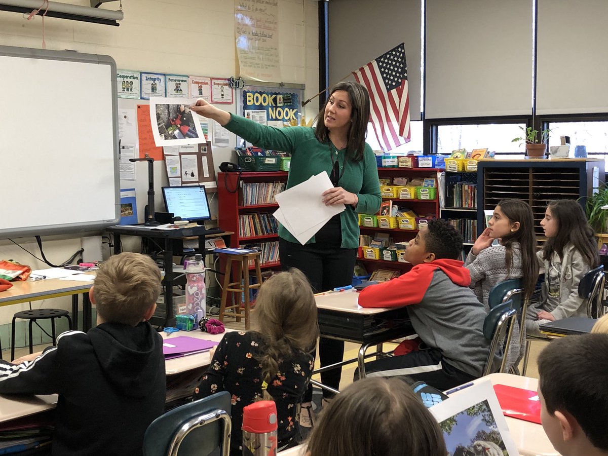 ButlerTeachSPSS's tweet photo. “Visiting” the country and culture of Ireland with another parent presentation at ESS! @BevBeldenESS @uclaEXCEL @ESSLMS   #honorcelebratelearn https://t.co/C7glm4yQQP