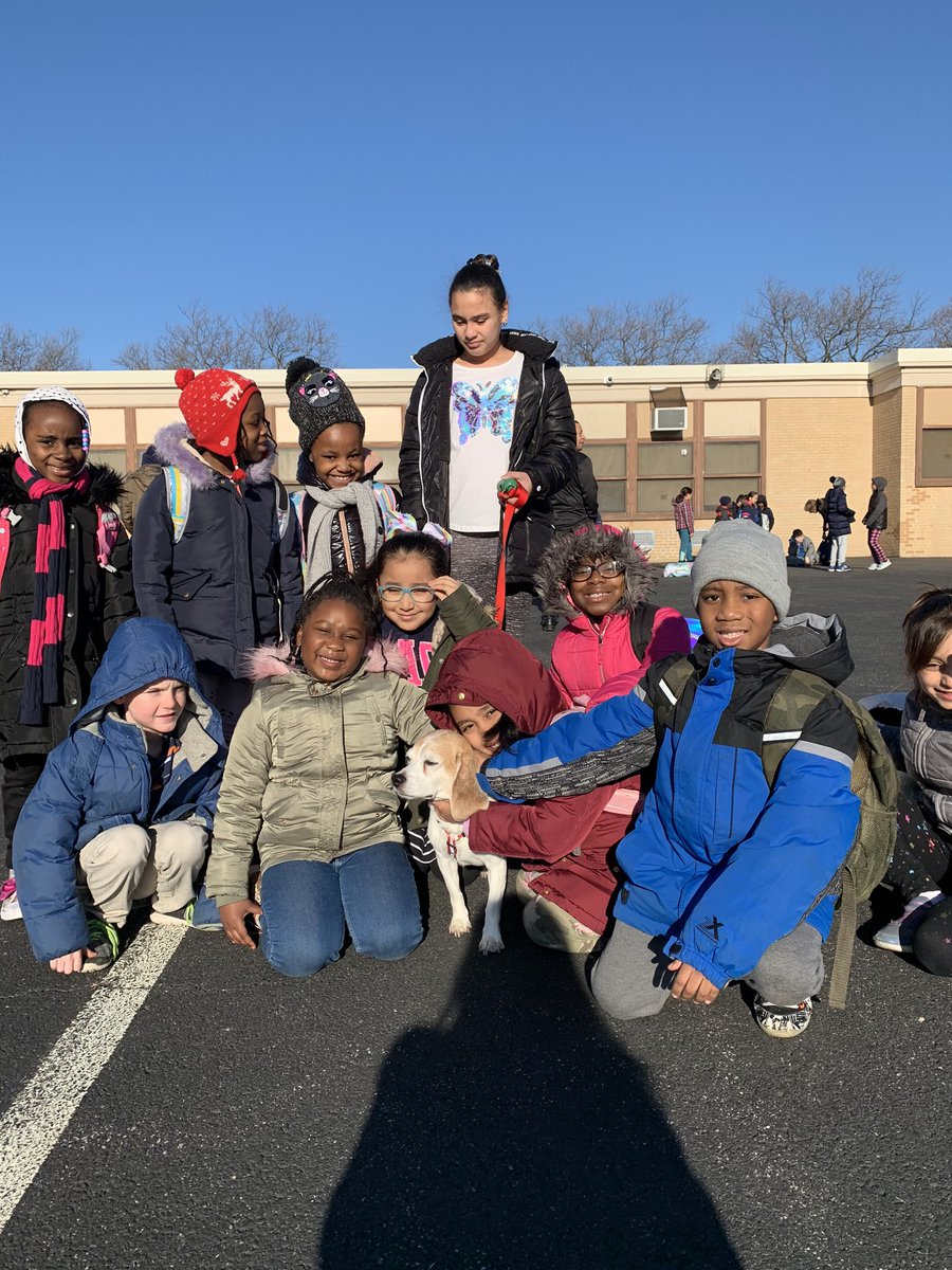 Another start to a great day at the Buck school, I love spending time with my friends before school begins 🐾<a href="/KerriPieper/">Kerri Pieper</a> <a href="/SusanLeggett11/">Susan Leggett</a> <a href="/ValleyStreamWLB/">William L. Buck School</a> #lookfortheawesome #therapyanimals