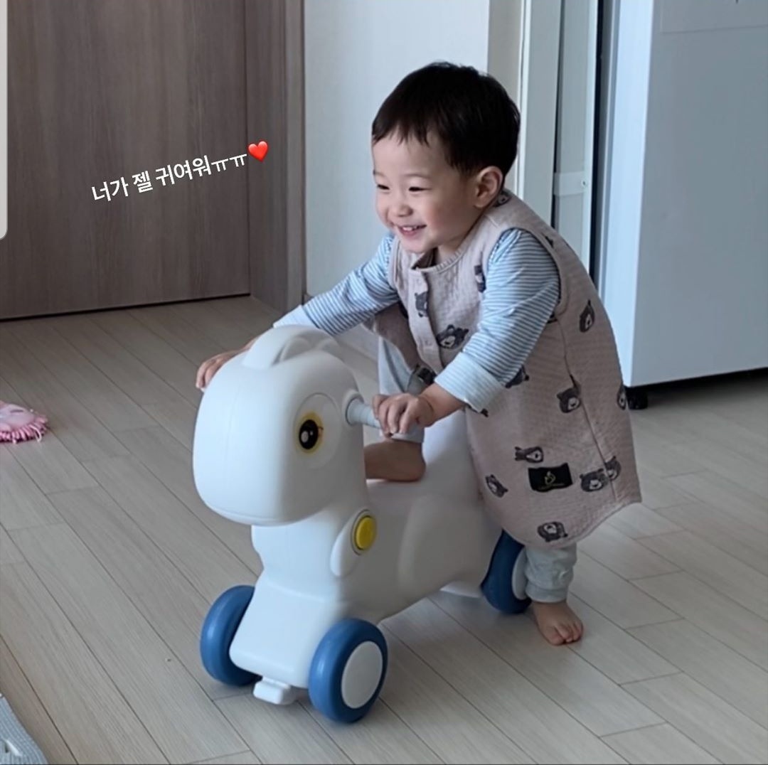ftjoy's tweet photo. 200306 Yulhee's sister instastory update

you are the cutestㅠㅠ♥ https://t.co/kr3qGF8TKq