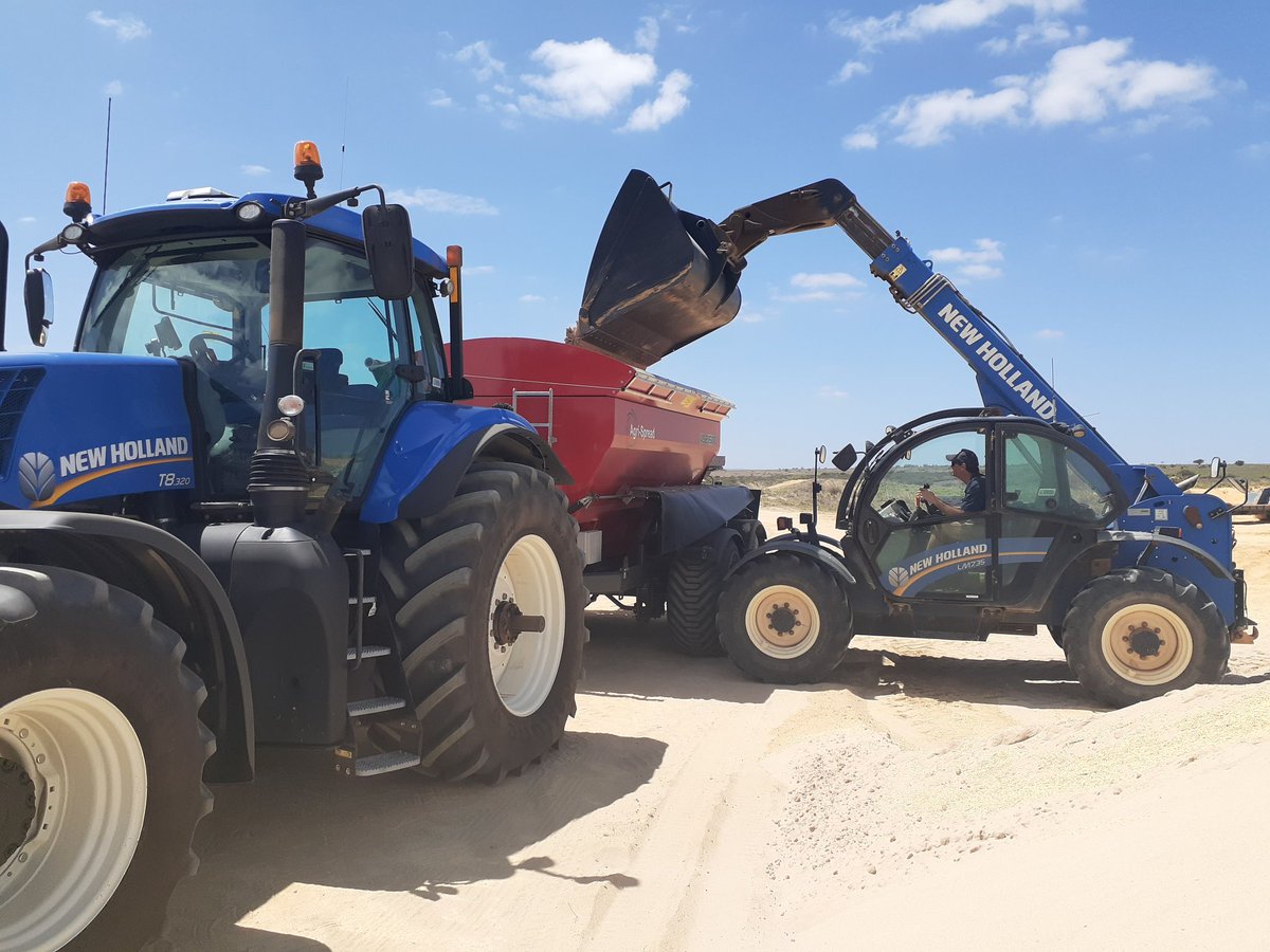 When the big jobs are on you call in the big guns. #lime2020  <a href="/JMacc0043/">Josh McBeath</a> from <a href="/mcintoshandson/">McIntosh & Son</a> Geraldton setting up this new Agrispread ready to demo around Morawa next week. Thanks Josh