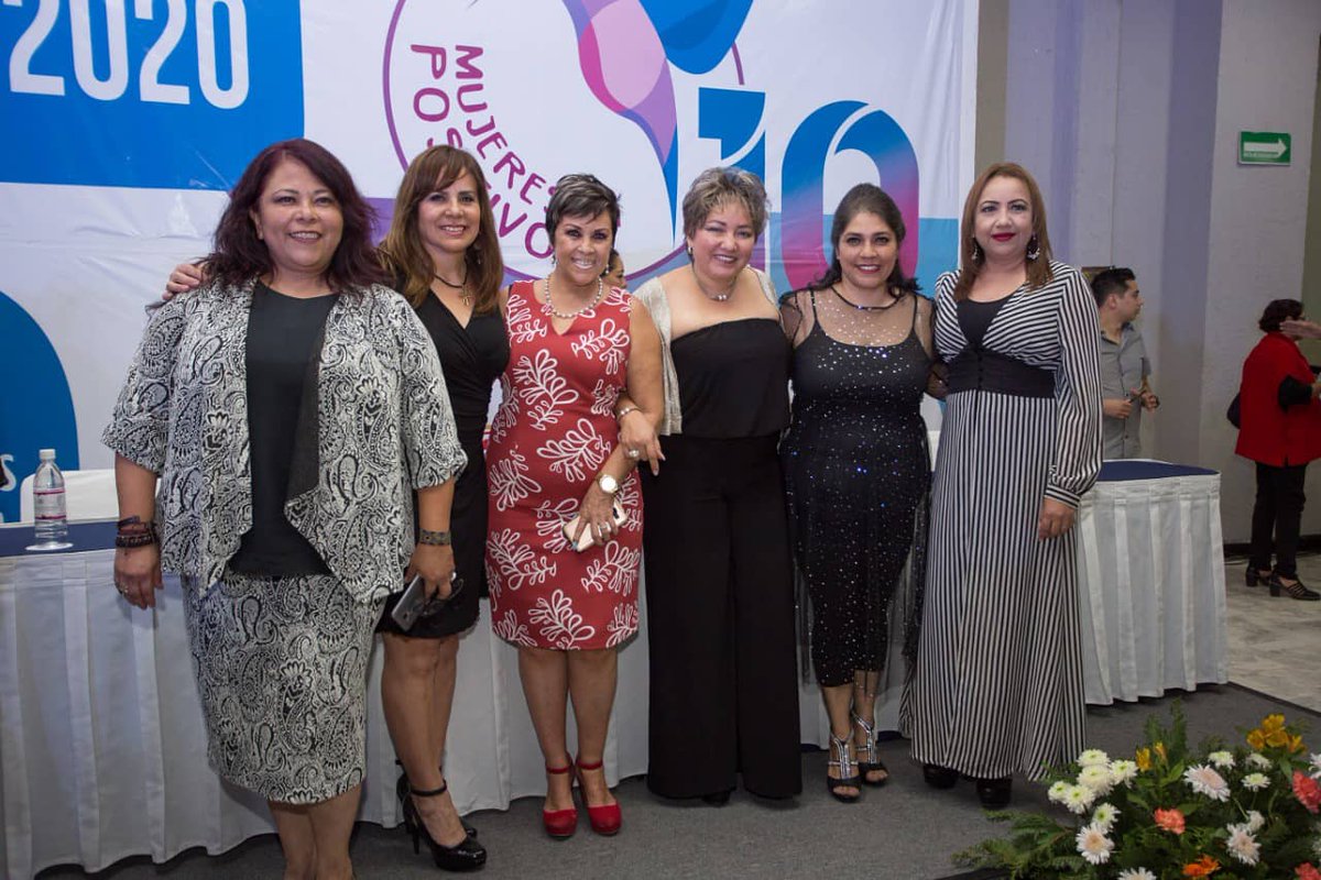 MECanacoQro's tweet photo. Nuestra Vicepresidenta #LolaFarfánPons , recibió un reconocimiento por parte de #MujeresEnPositivoAC en el evento #MujeresenelPoderdeQuerétaro por su empoderamiento al frente de @mecanacoqro. https://t.co/zuO4cbQ7gx