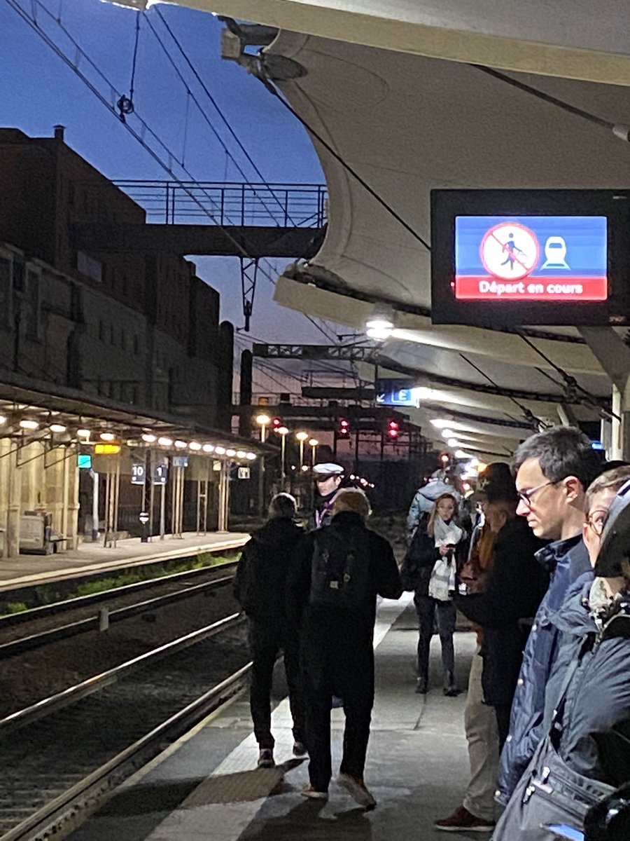 Celle la on me l’avait jamais fait depart en cours d’un train fantôme. Note que comme ça pas de retard. <a href="/CollectifLADALA/">Collectif LADALA (TGV)</a>