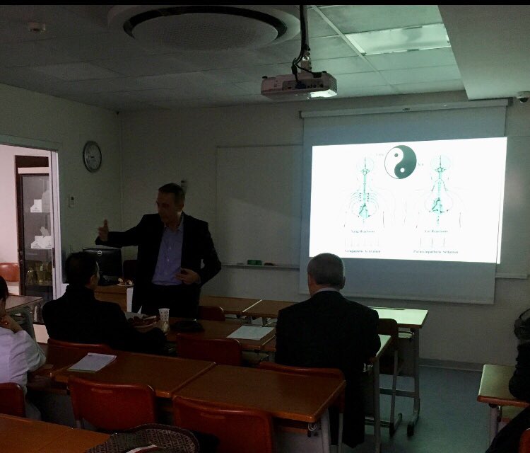 Akupunktur uzmanı Dr. Murat Topoğlu “Obezite ve Akupunktur” konulu semineriyle Getamer’deydi. Kıymetli bilgilerini ve deneyimlerini bizlerle paylaşan hekimimize teşekkür ederiz.👏🏼👏🏼 #getamer #istka #gelenekseltıp #alternatiftıp #obezite #akupunktur