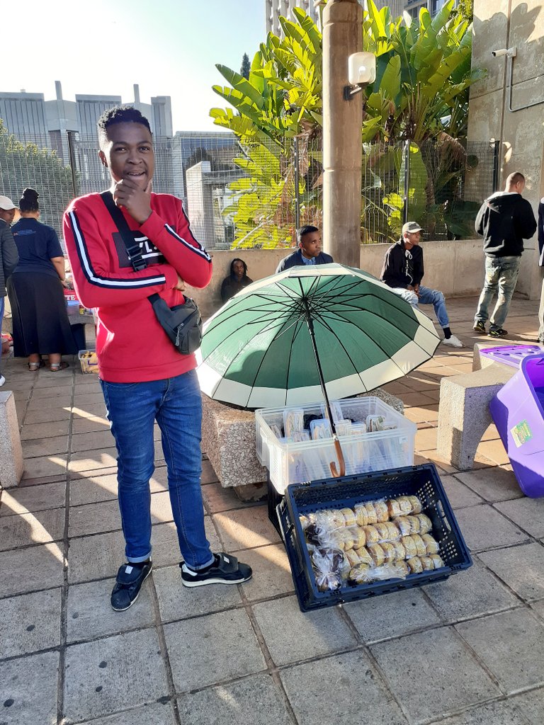 Nton_Ntons's tweet photo. Working with the gents at Auckland Park today.

From monday I will be at UJ kingsway campus just under the bridge opening up a new clientele 

please Retweet so the students and all those work around know

Sandwiches R20
Muffins R15
Scones R13
Have a beautiful day and weekend. https://t.co/rVaRSL1coF